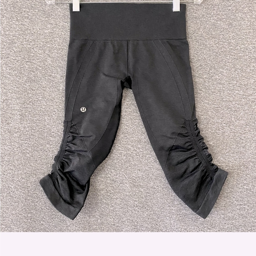🌸 Lululemon Women's In Flow Cropped Ruched Athletic Seamke Capri Legging 🌸